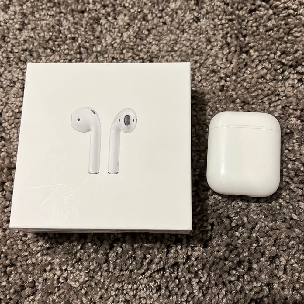 AirPods (2nd Gen)
